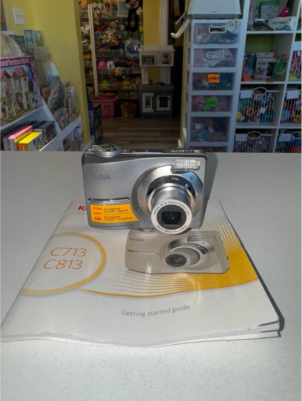 Kodak EasyShare C813 silver gray digital camera tested works and has 2GB SD too